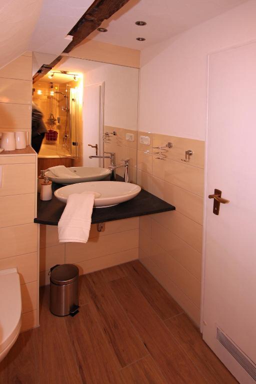 Hotel Restaurant Lindenhof Бад Ласфе Стая снимка