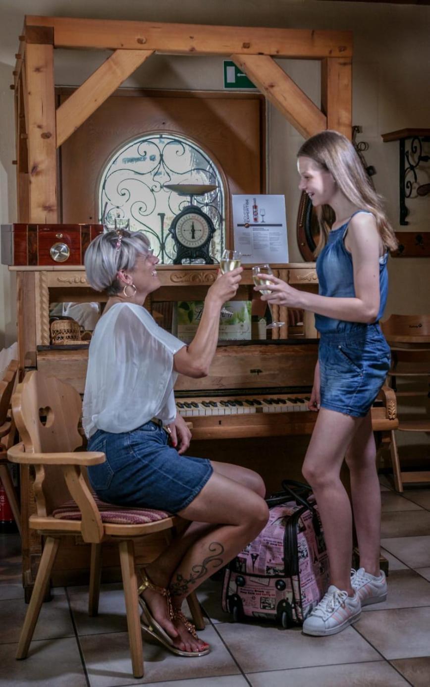 Hotel Restaurant Lindenhof Бад Ласфе Екстериор снимка